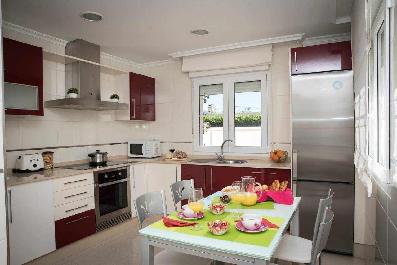 Chalet Pareado Con Jardin En 1ª Linea De Mar Villa Burela Exterior photo